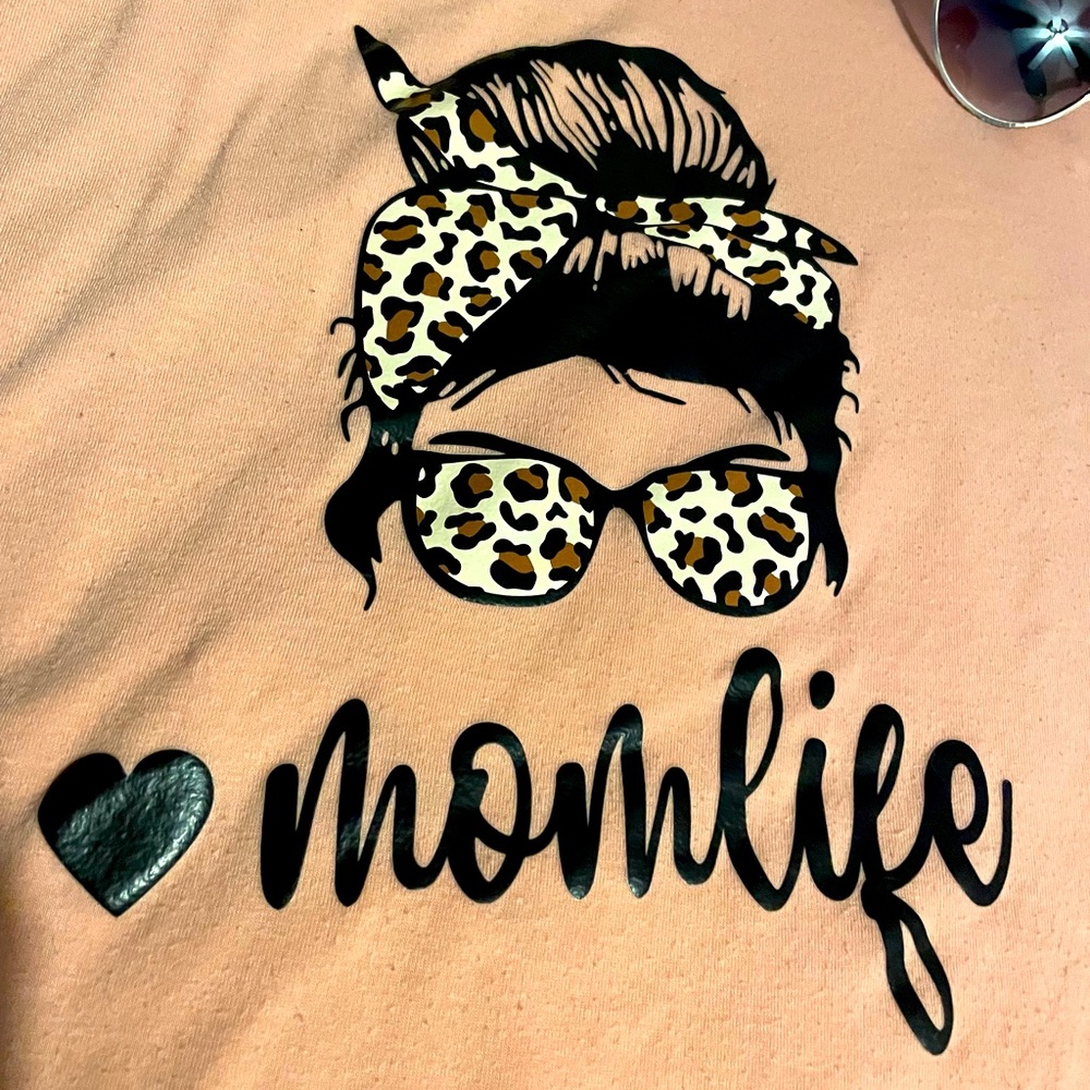 Mom tee